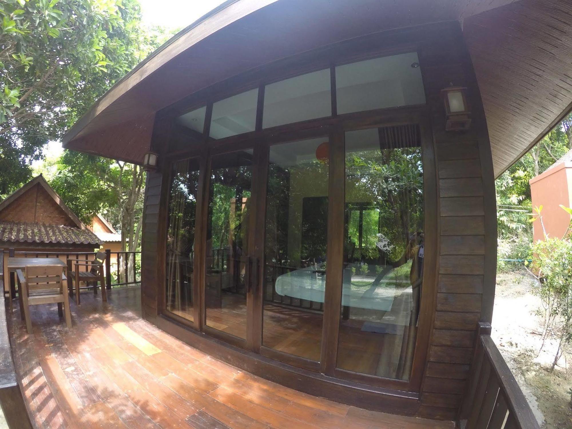 Lipe Sunset Beach Resort Ngoại thất bức ảnh