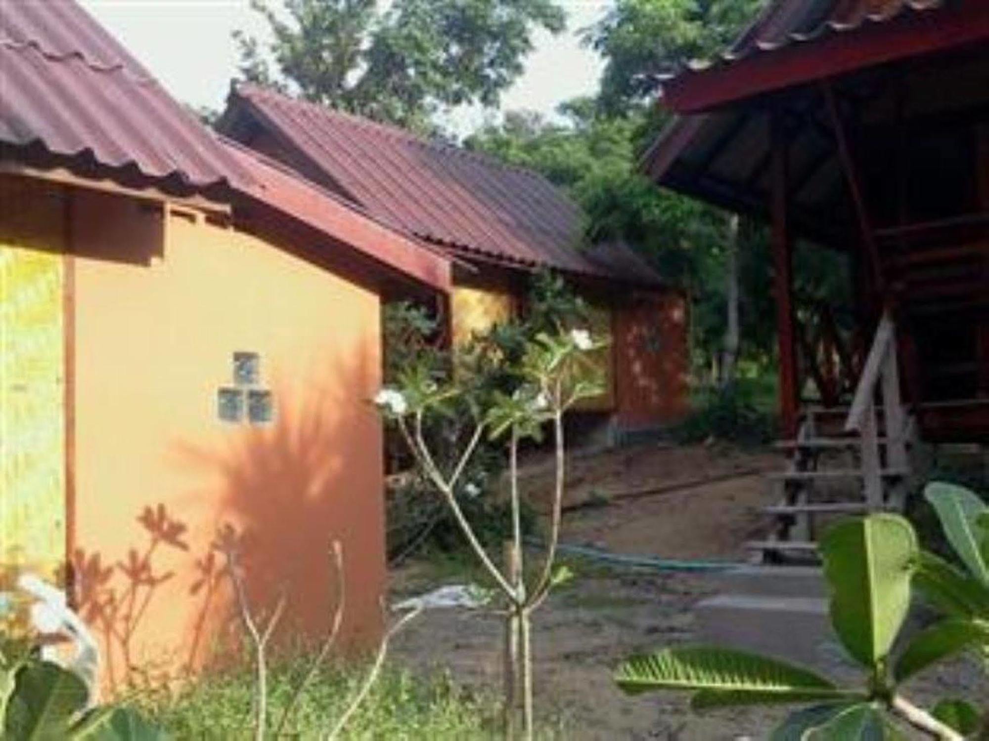 Lipe Sunset Beach Resort Ngoại thất bức ảnh