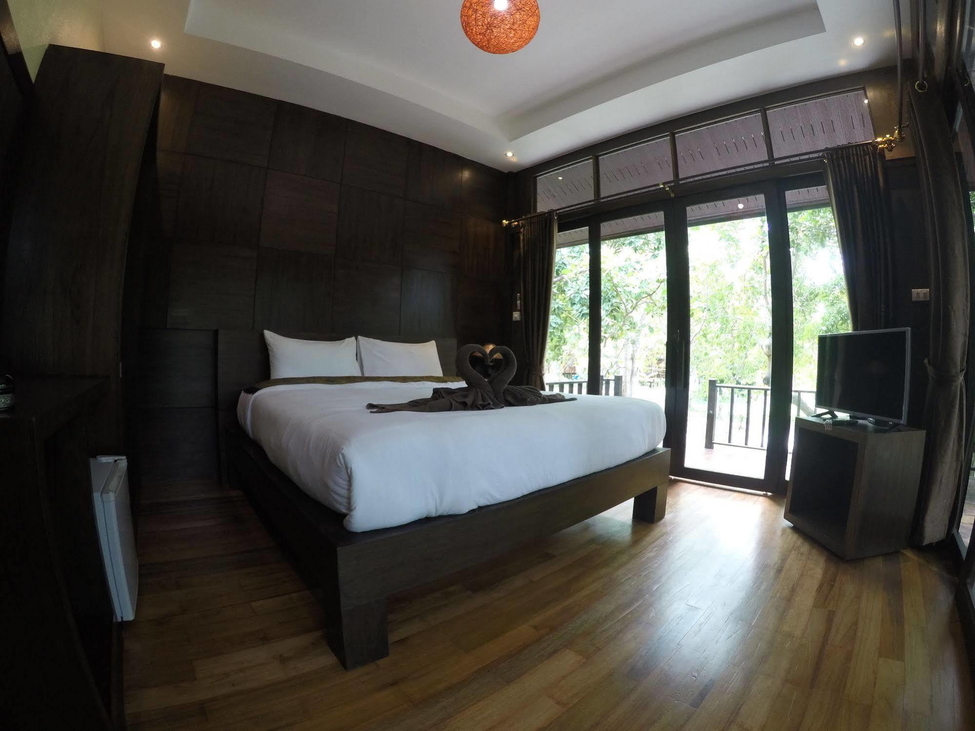 Lipe Sunset Beach Resort Ngoại thất bức ảnh