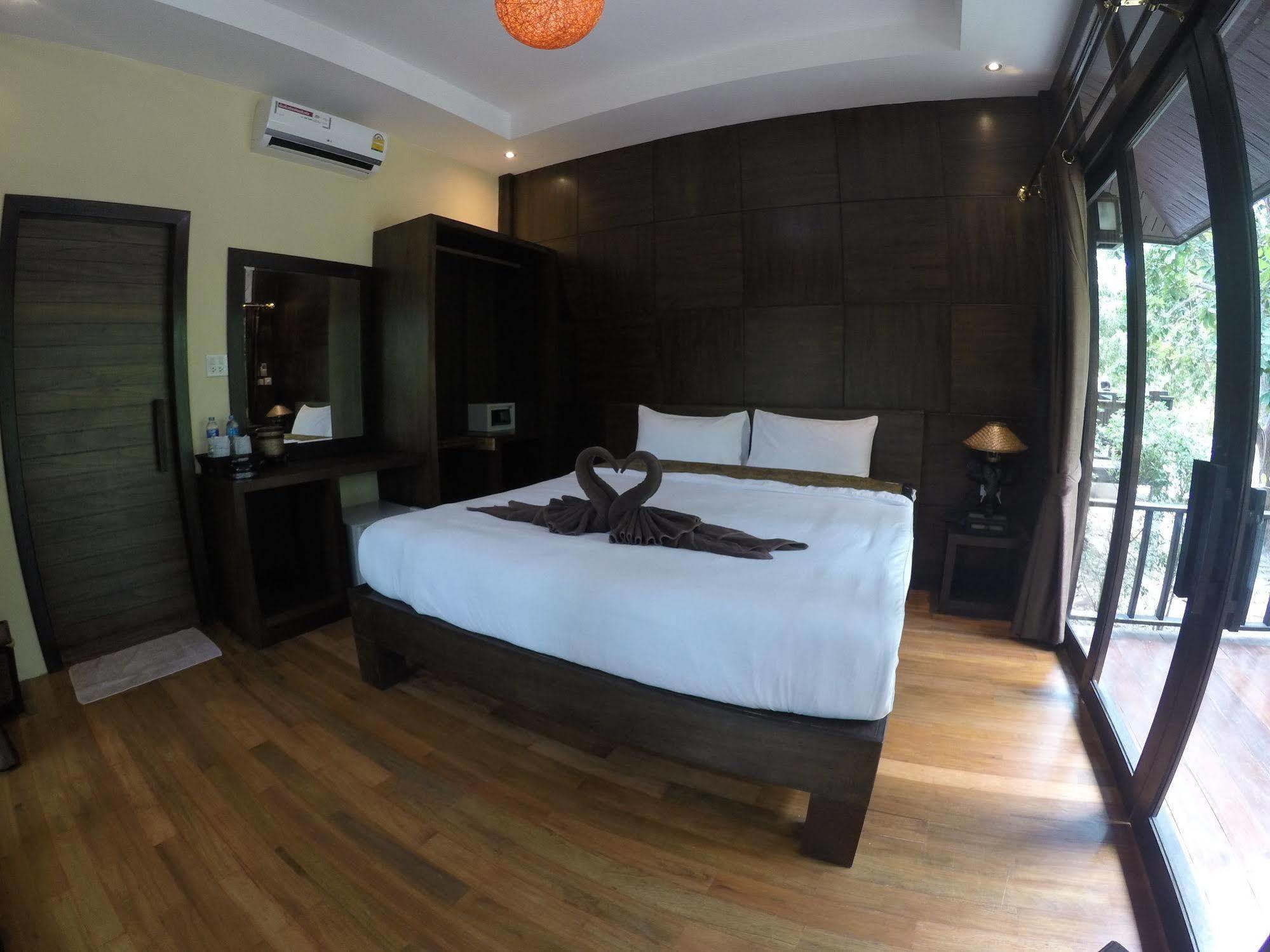 Lipe Sunset Beach Resort Ngoại thất bức ảnh
