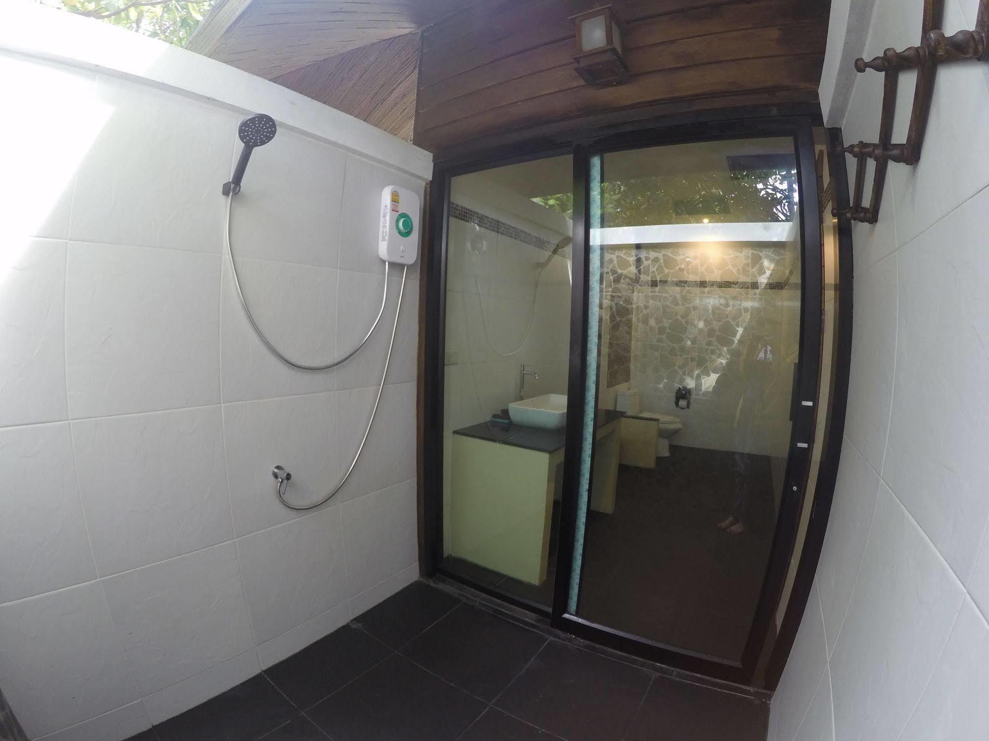 Lipe Sunset Beach Resort Ngoại thất bức ảnh
